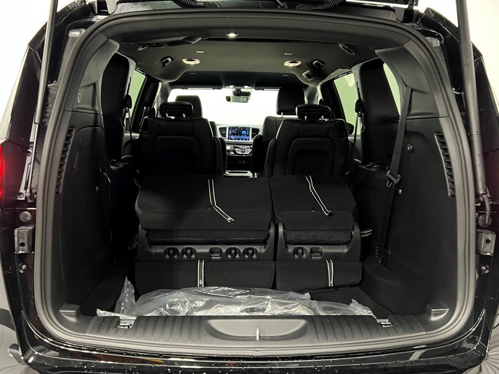 New 2026 Chrysler Voyager LX image 5