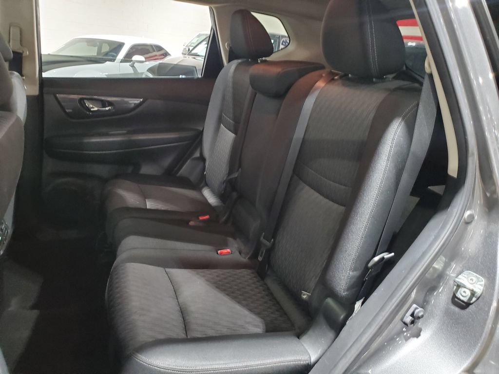 Used 2018 Nissan Rogue SV AWD/4WD image 21