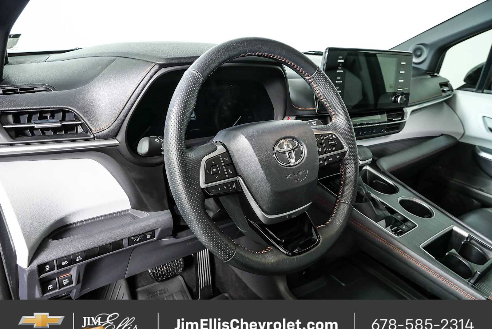 Used 2021 Toyota Sienna XSE w/ XSE Plus Package FWD image 4