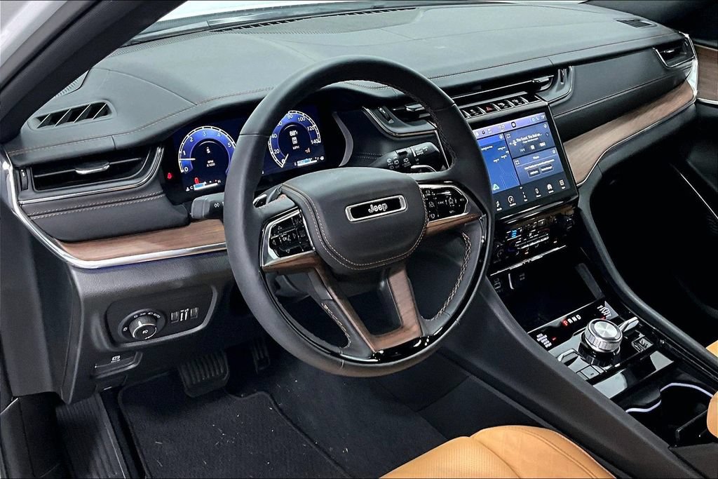 Used 2024 Jeep Grand Cherokee L Summit AWD/4WD image 13