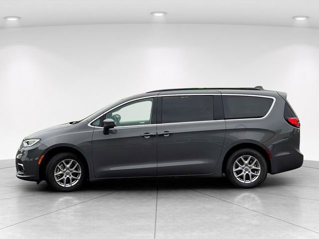 Used 2022 Chrysler Pacifica Touring-L image 7