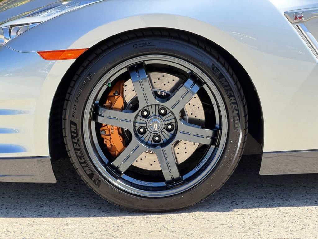 Used 2015 Nissan GT-R Black Edition image 12