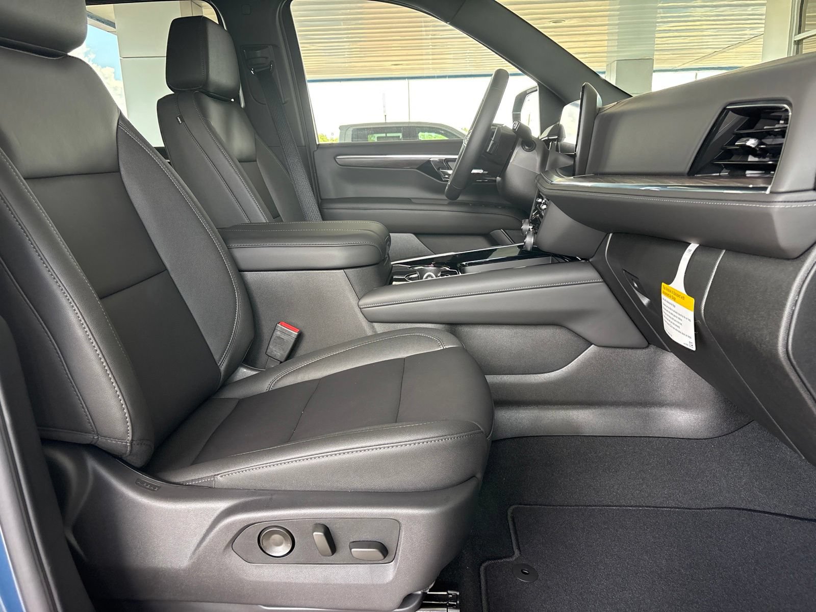 New 2026 Chevrolet Suburban LT w/ Comfort Package AWD/4WD image 25