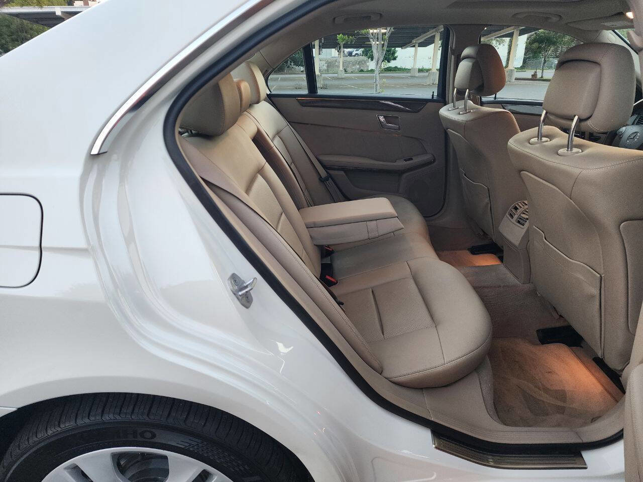 Used 2010 Mercedes-Benz E 350 Sedan image 24