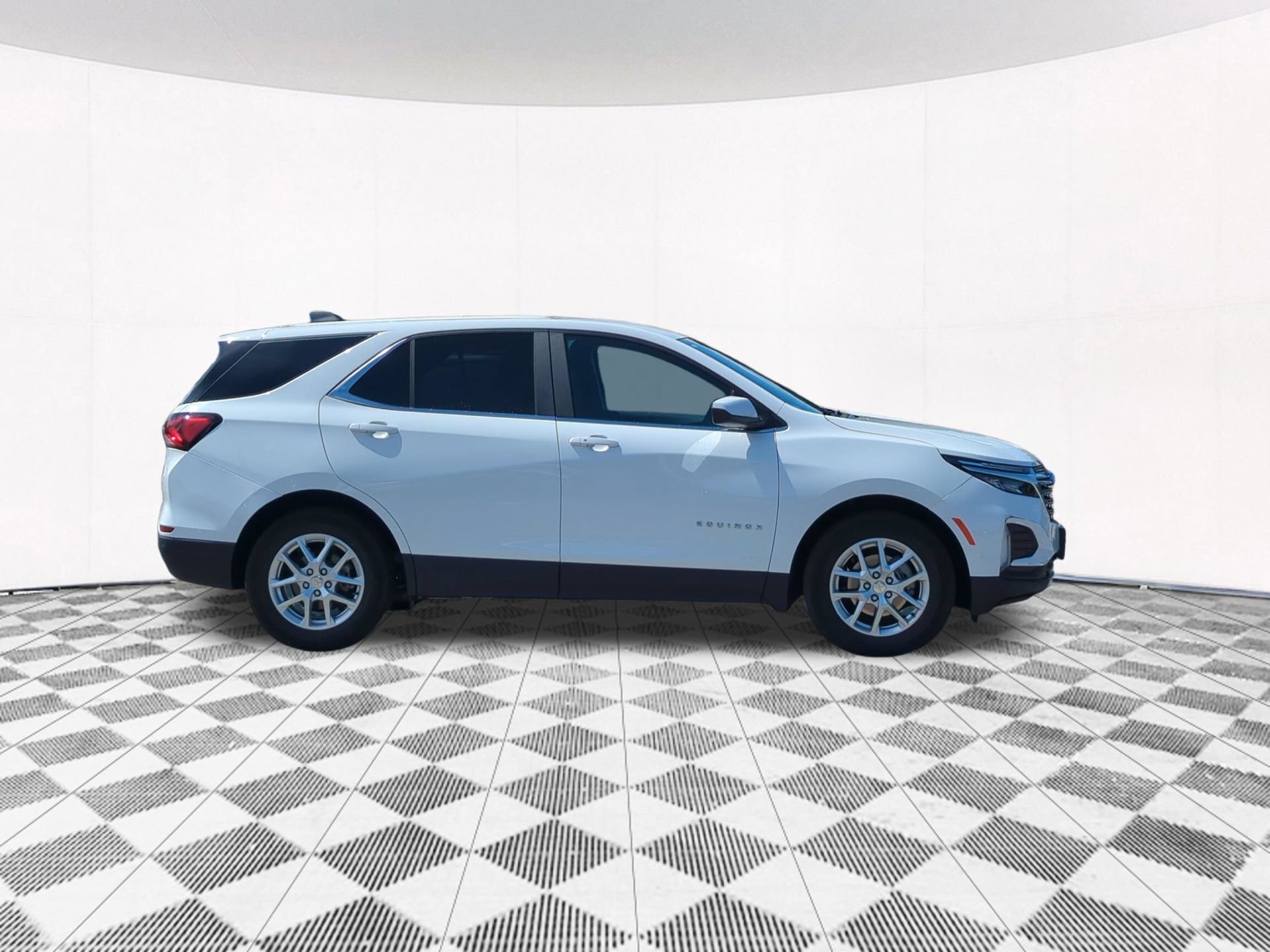 Used 2024 Chevrolet Equinox LT FWD image 7