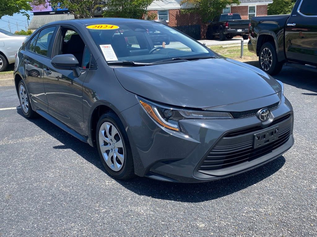 Used 2024 Toyota Corolla LE FWD image 1