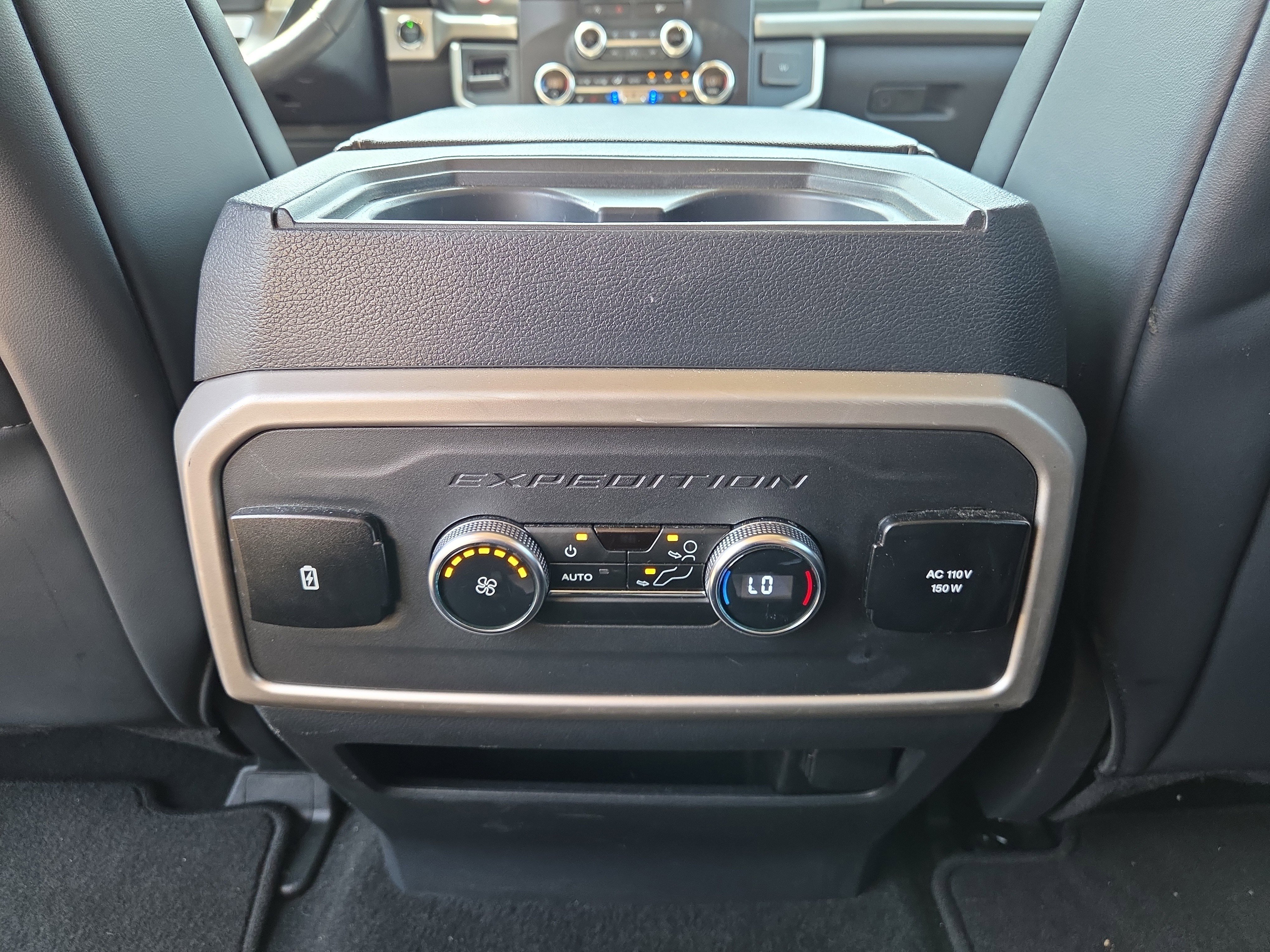 Used 2024 Ford Expedition XLT image 13