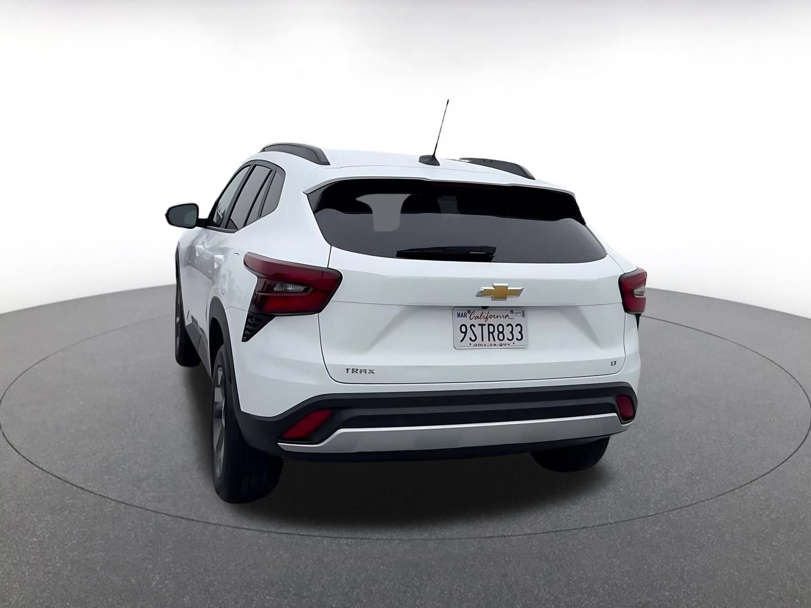 Used 2025 Chevrolet Trax LT image 11