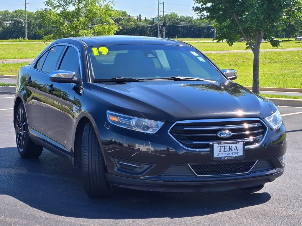 Used 2019 Ford Taurus Limited AWD/4WD image 4
