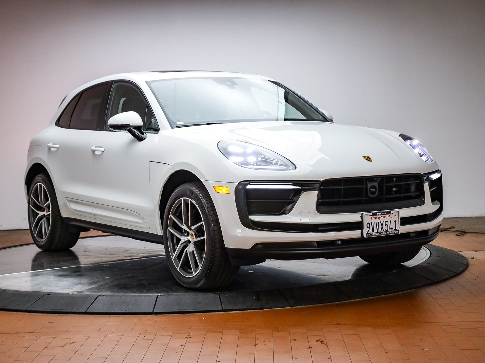 Certified 2026 Porsche Macan AWD/4WD image 29