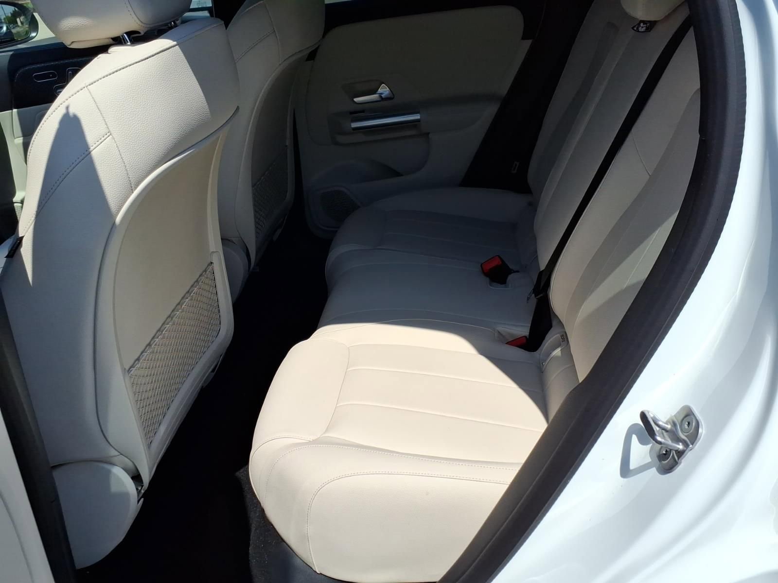 Certified 2025 Mercedes-Benz GLA 250 4MATIC image 12