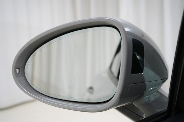 Used 2023 Porsche Macan image 33