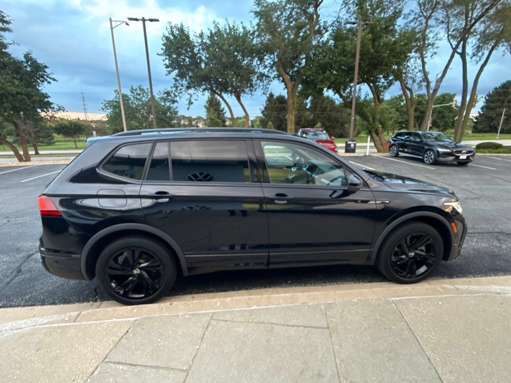 Used 2023 Volkswagen Tiguan SE R-Line AWD/4WD image 7