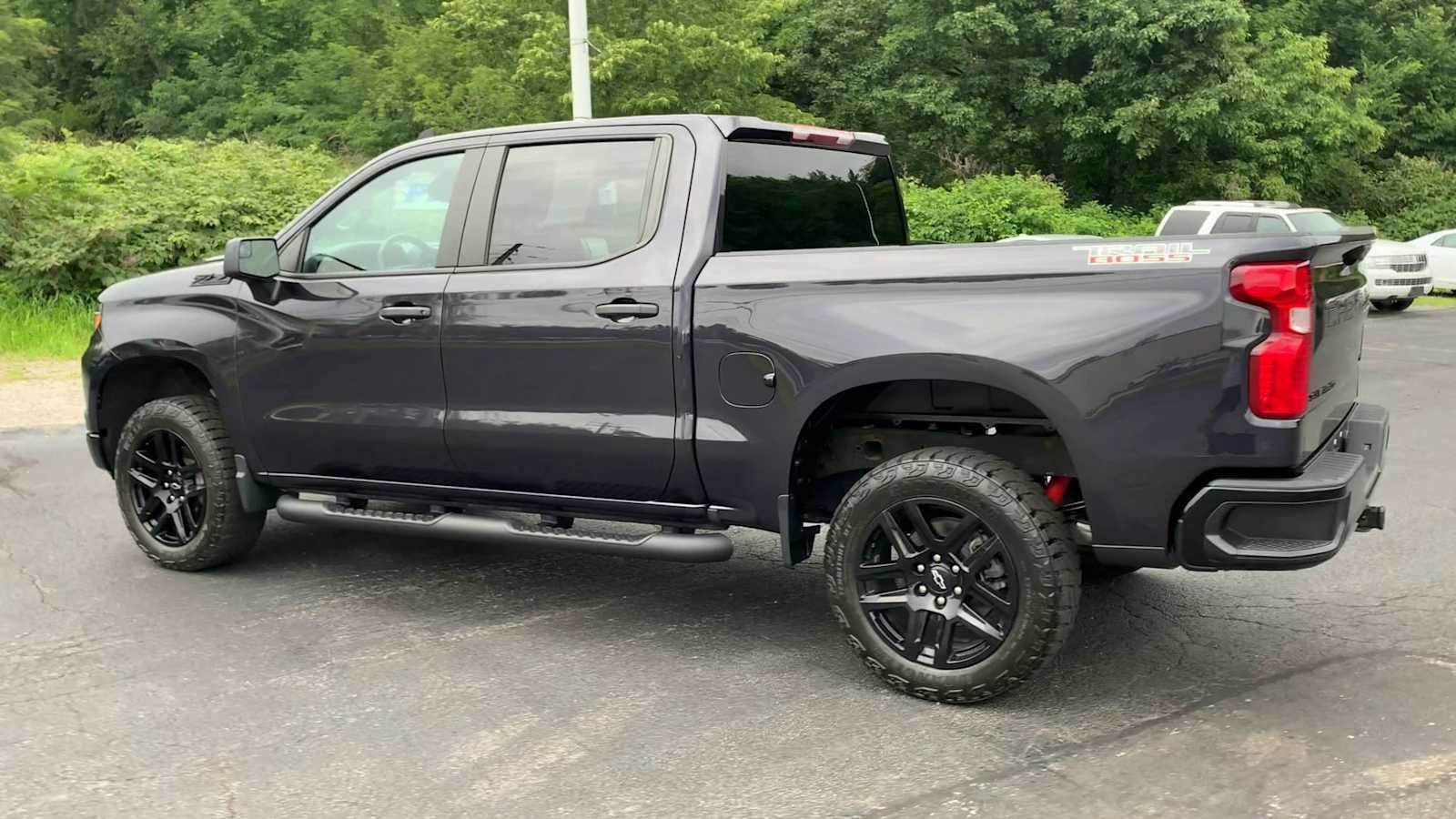 Certified 2023 Chevrolet Silverado 1500 Custom Trail Boss w/ LPO, Dark Essentials Package AWD/4WD image 6