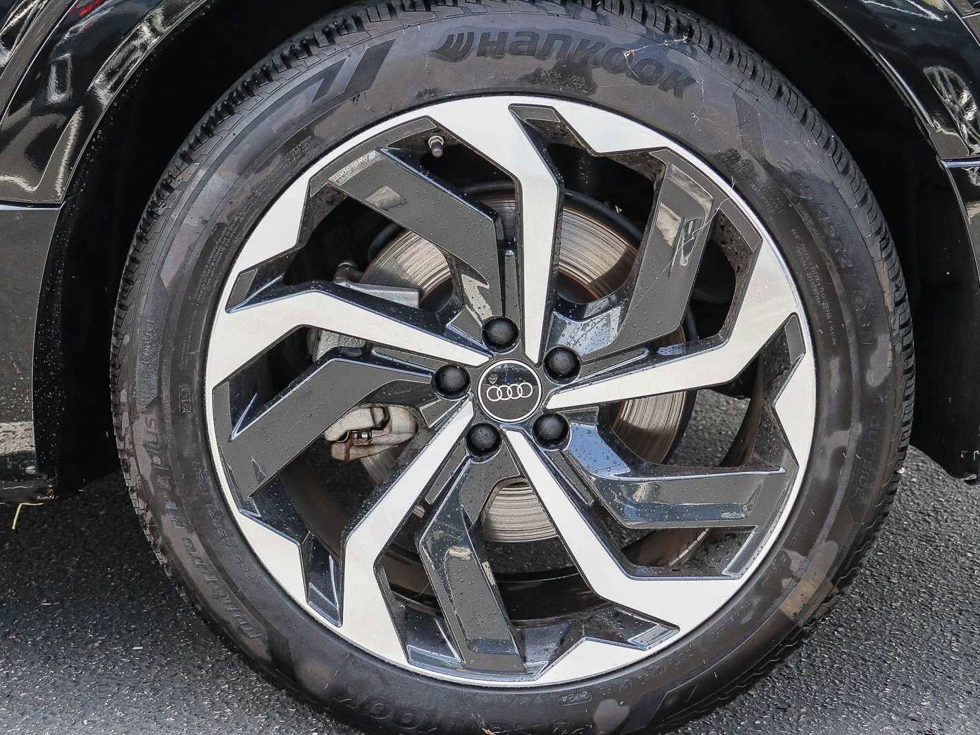 Used 2024 Audi Q8 e-tron Premium Plus AWD/4WD image 10
