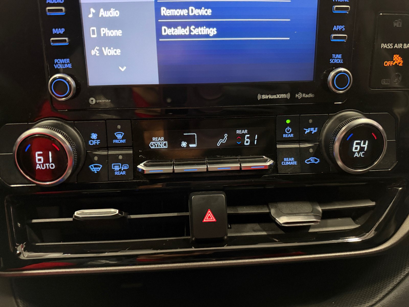 Used 2022 Toyota Highlander LE FWD image 19