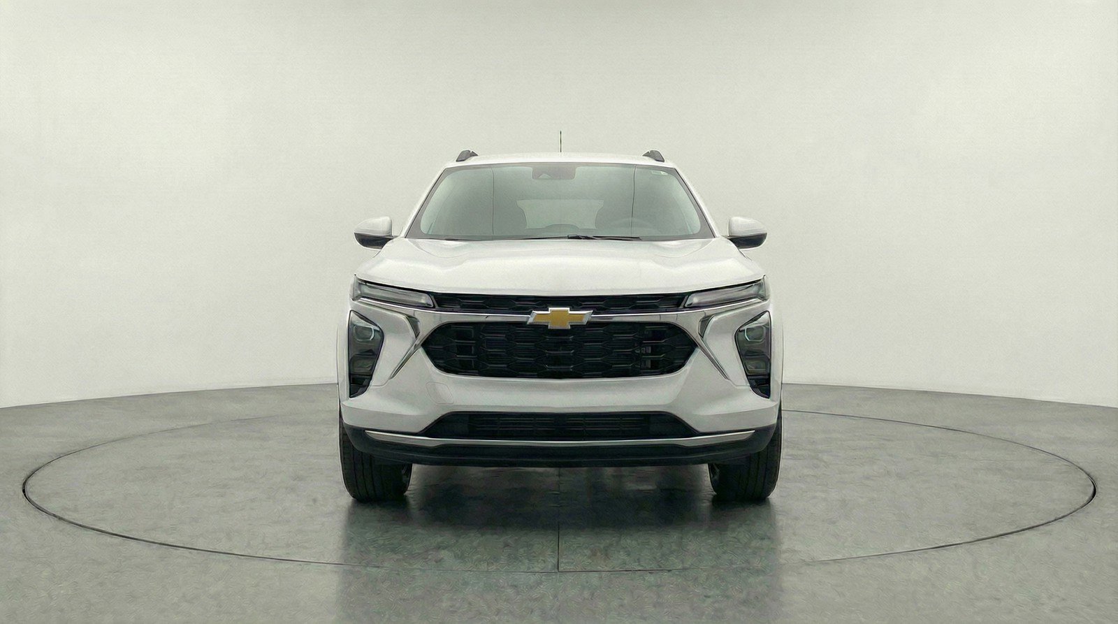 Used 2025 Chevrolet Trax LT FWD image 2