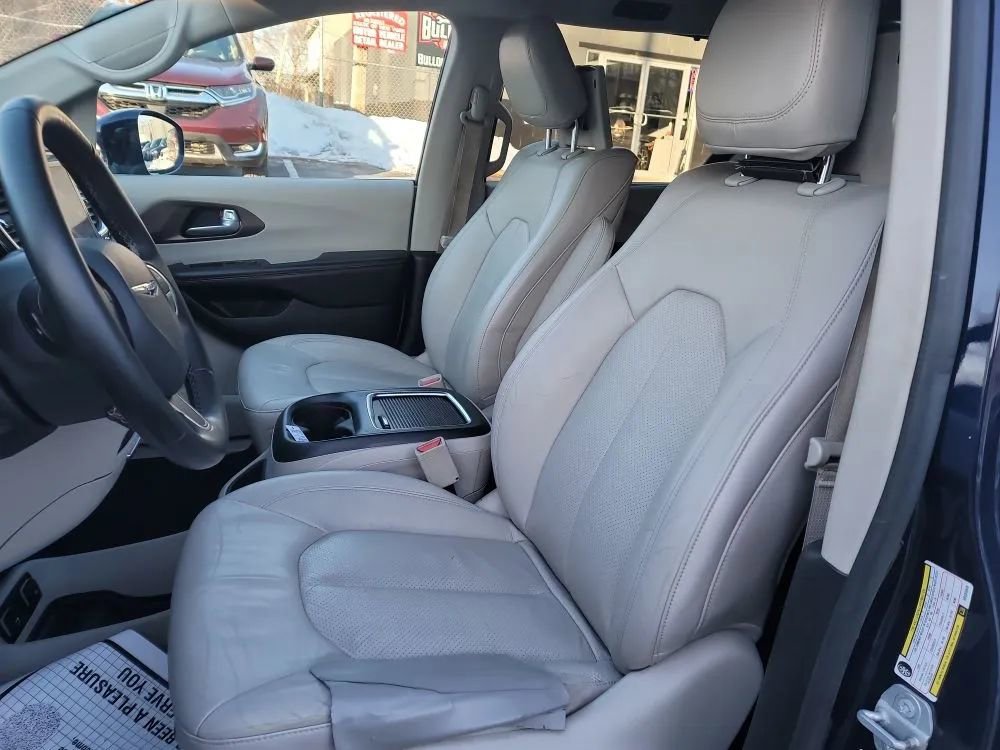 Used 2017 Chrysler Pacifica Touring-L Plus image 9