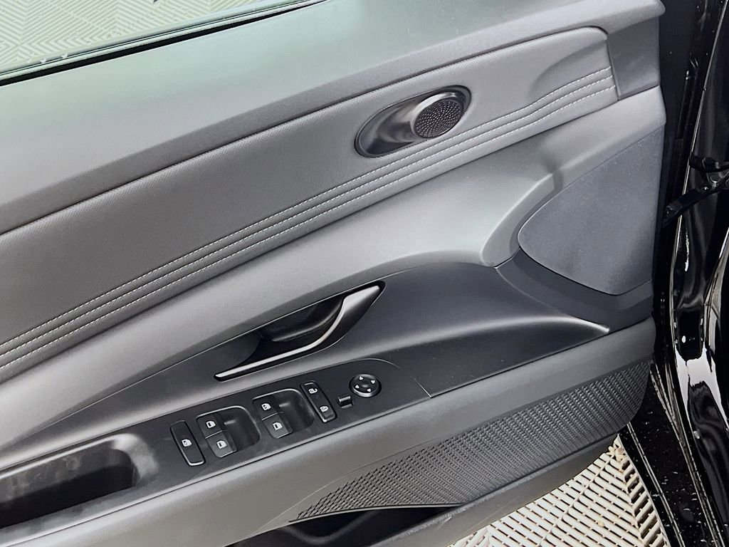 New 2025 Hyundai Elantra SEL image 16