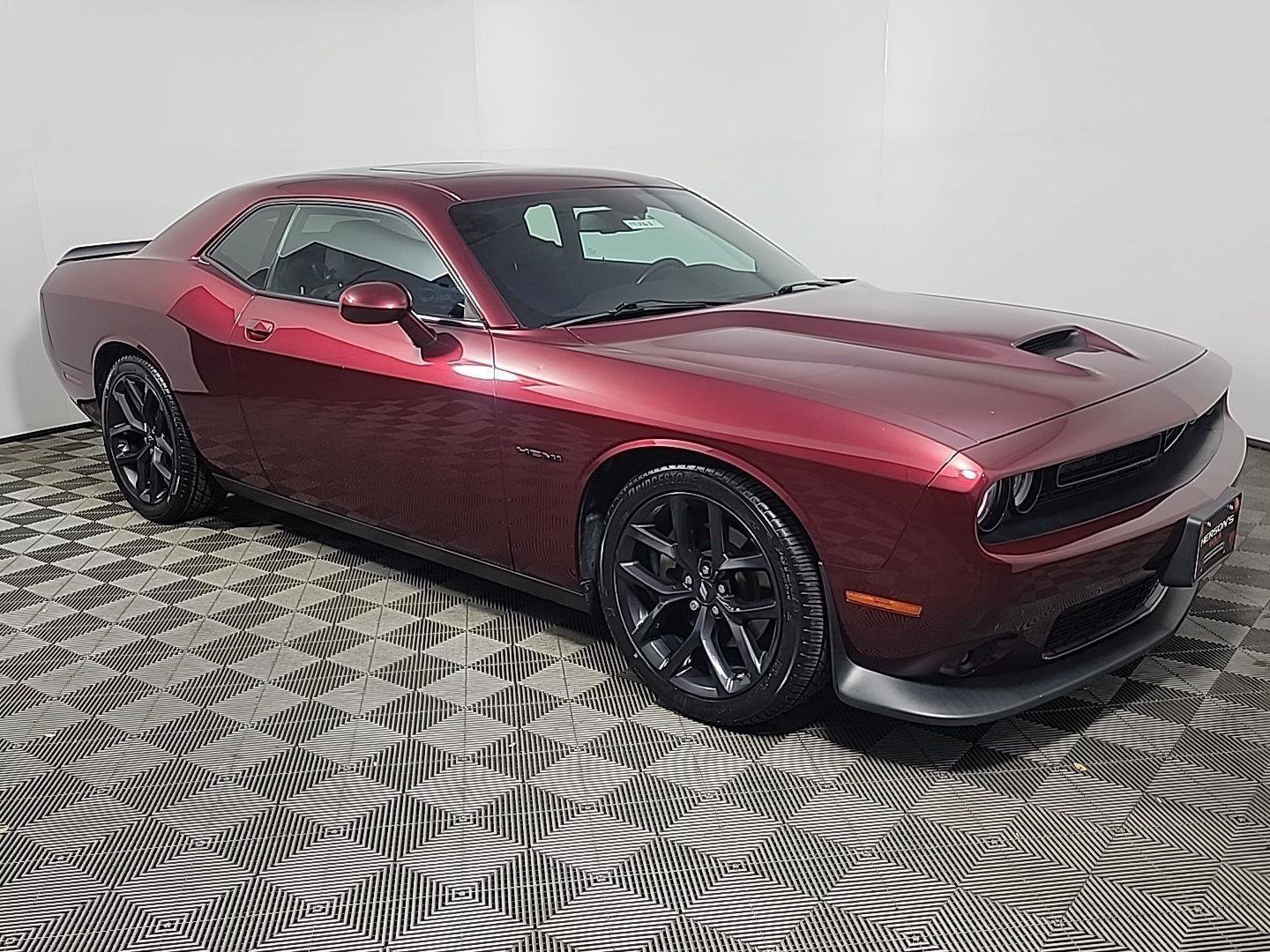 Used 2022 Dodge Challenger R/T w/ Driver Convenience Group RWD image 1
