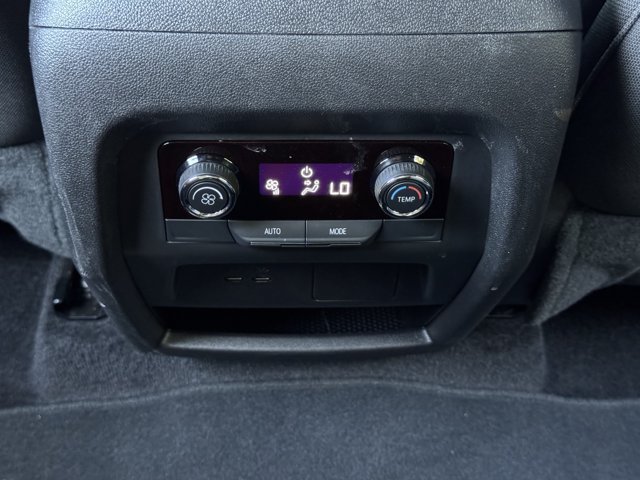 Used 2025 Chevrolet Traverse LT FWD image 28