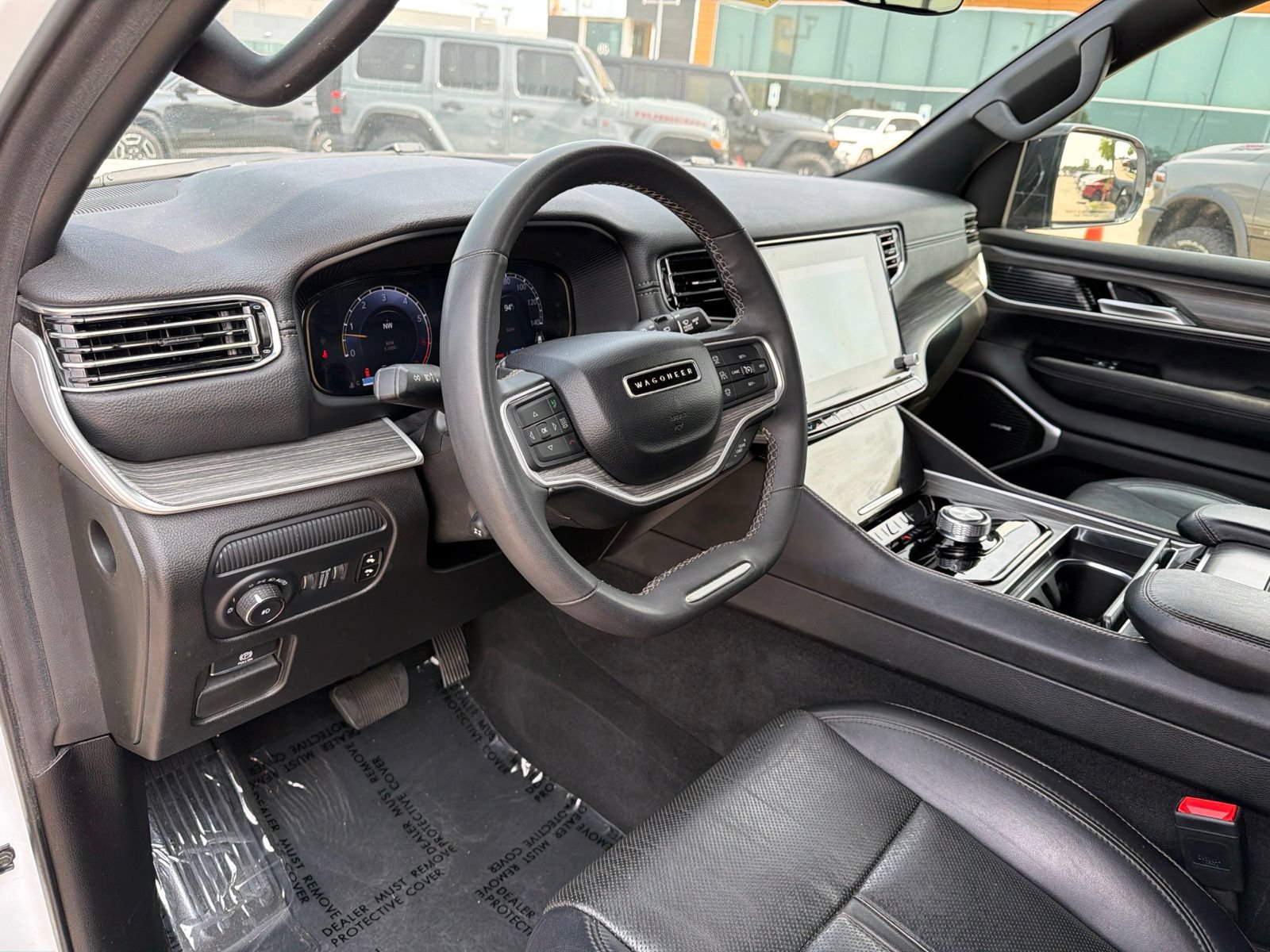 Used 2024 Jeep Wagoneer Series II w/ Flexible Seating Group RWD image 10