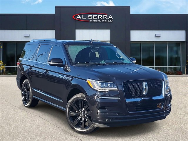 Used 2022 Lincoln Navigator Reserve image 1
