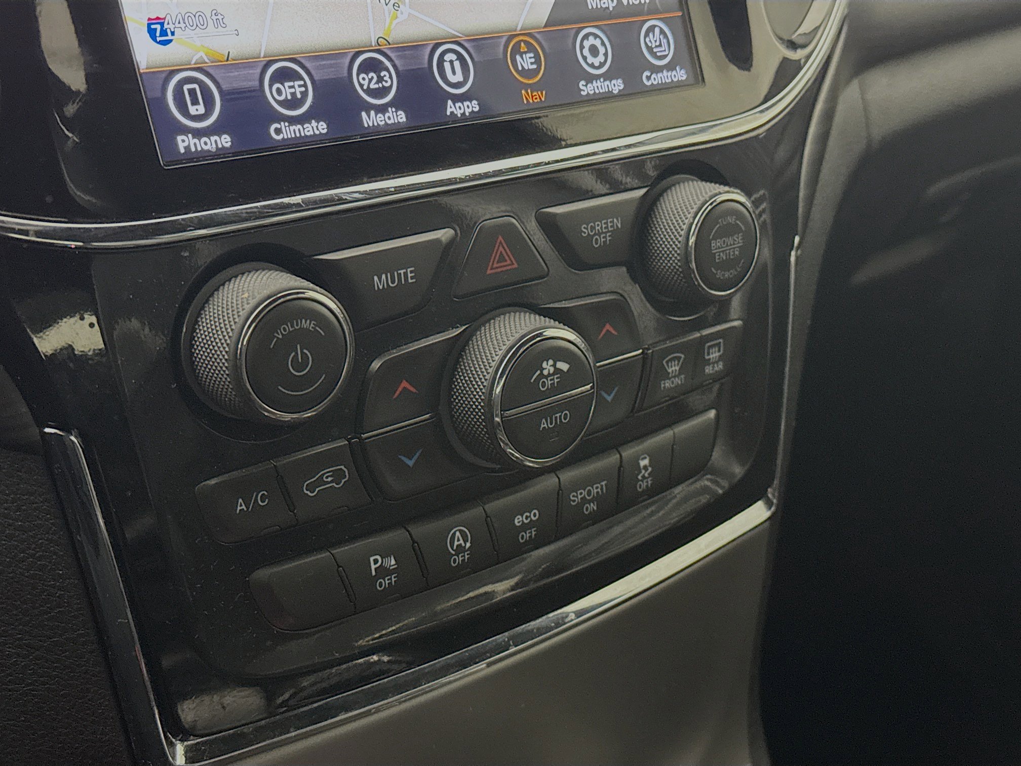 Used 2021 Jeep Grand Cherokee Laredo X image 16