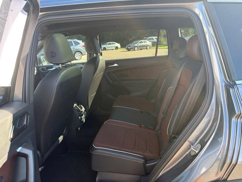 Used 2023 Volkswagen Tiguan SEL R-Line AWD/4WD image 17
