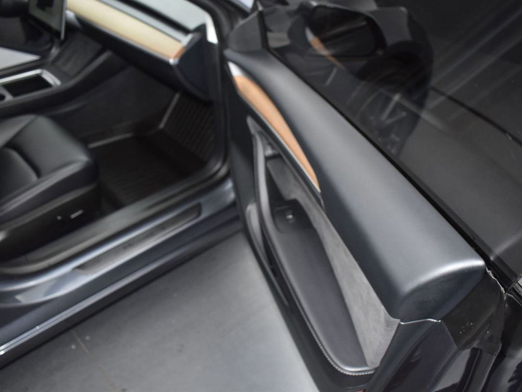 Used 2023 Tesla Model 3 Standard Range image 18