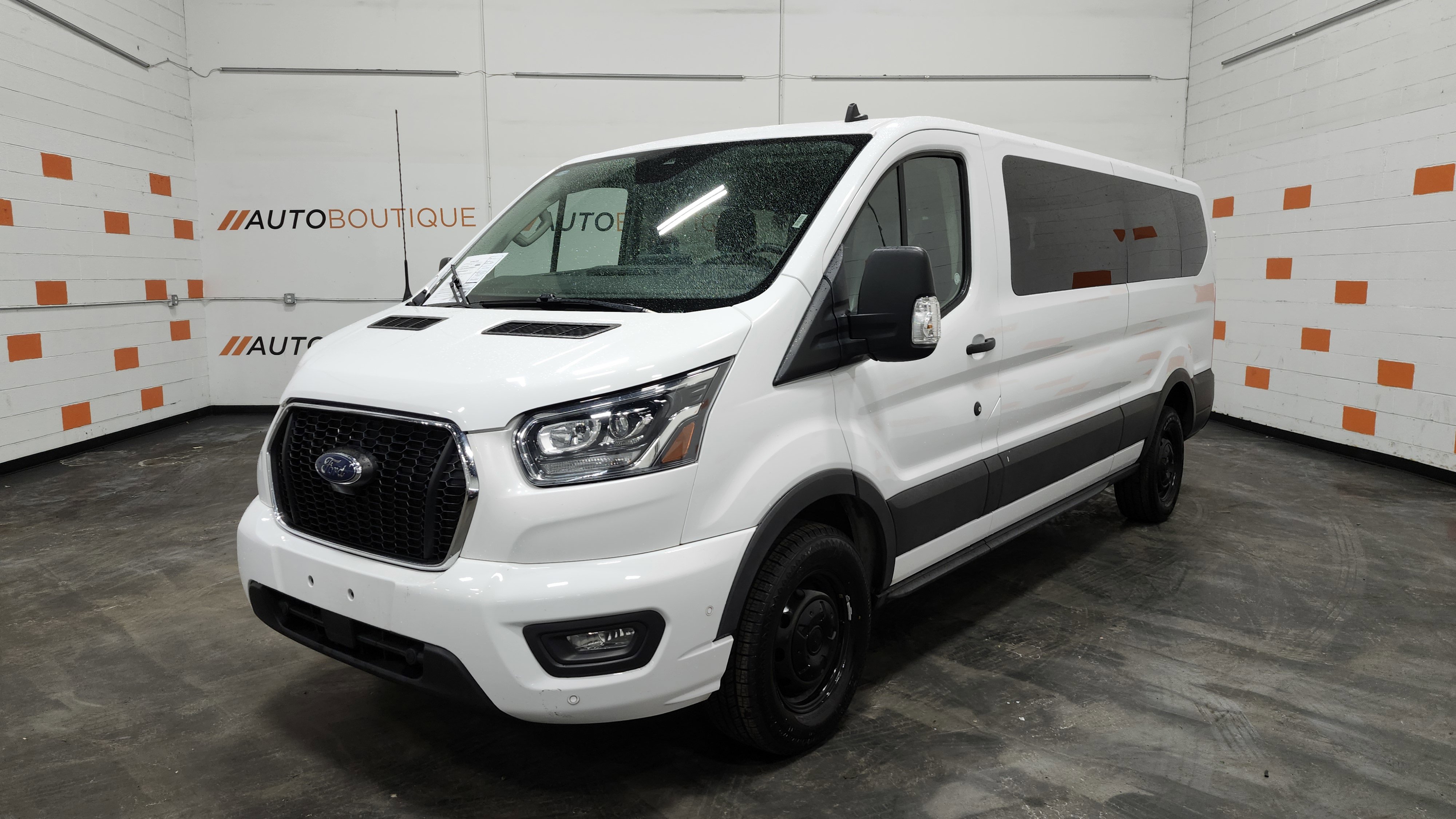 Used 2023 Ford Transit 350 XLT image 13
