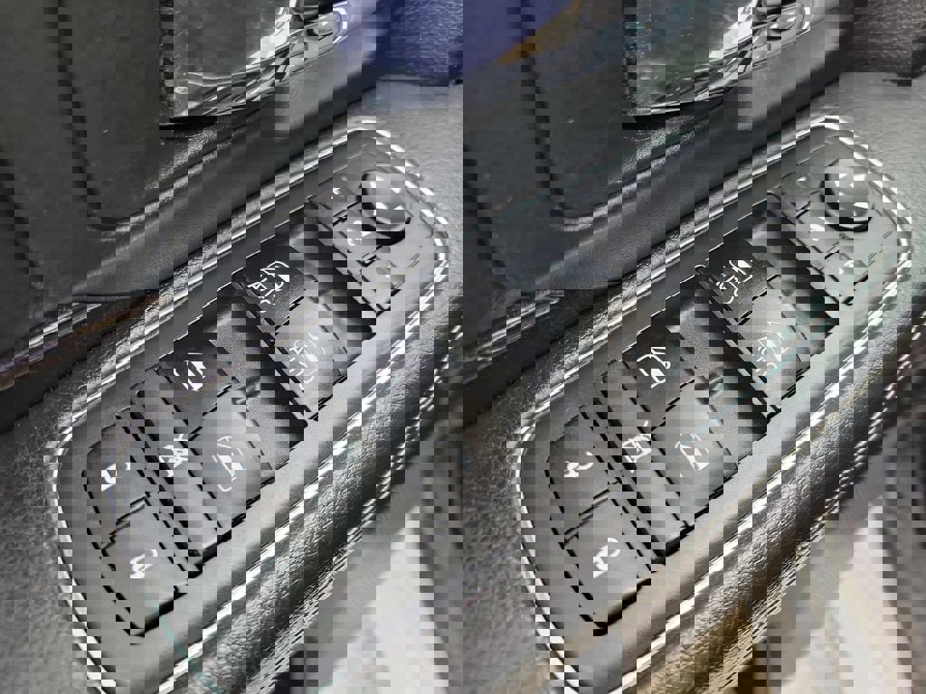 Used 2018 RAM 1500 Sport w/ Sport Premium Group image 17