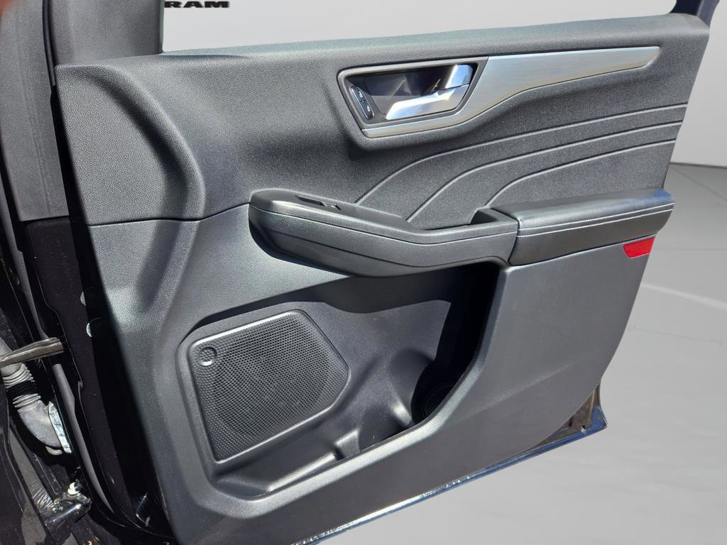 Used 2022 Ford Escape Titanium image 30