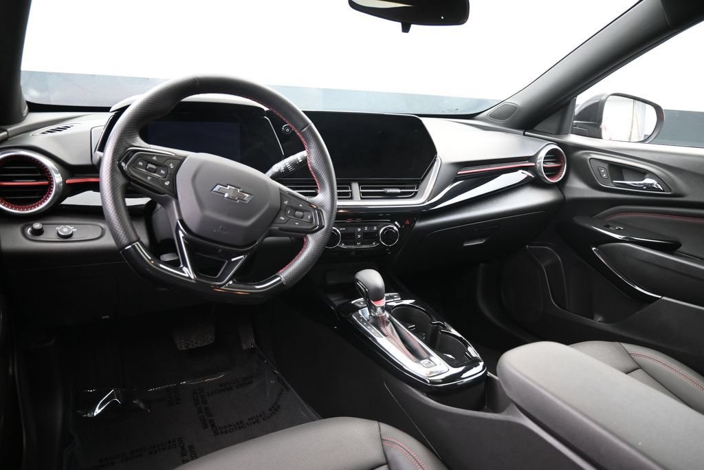 Used 2024 Chevrolet Trax RS w/ Sunroof Package FWD image 11