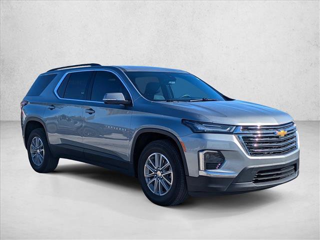 Used 2023 Chevrolet Traverse LT image 3