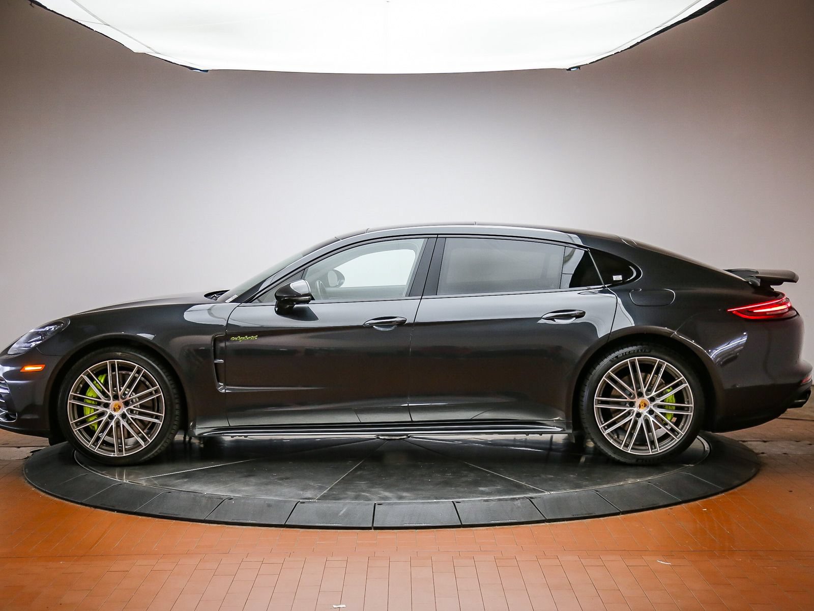 Used 2018 Porsche Panamera 4 Executive AWD/4WD image 2