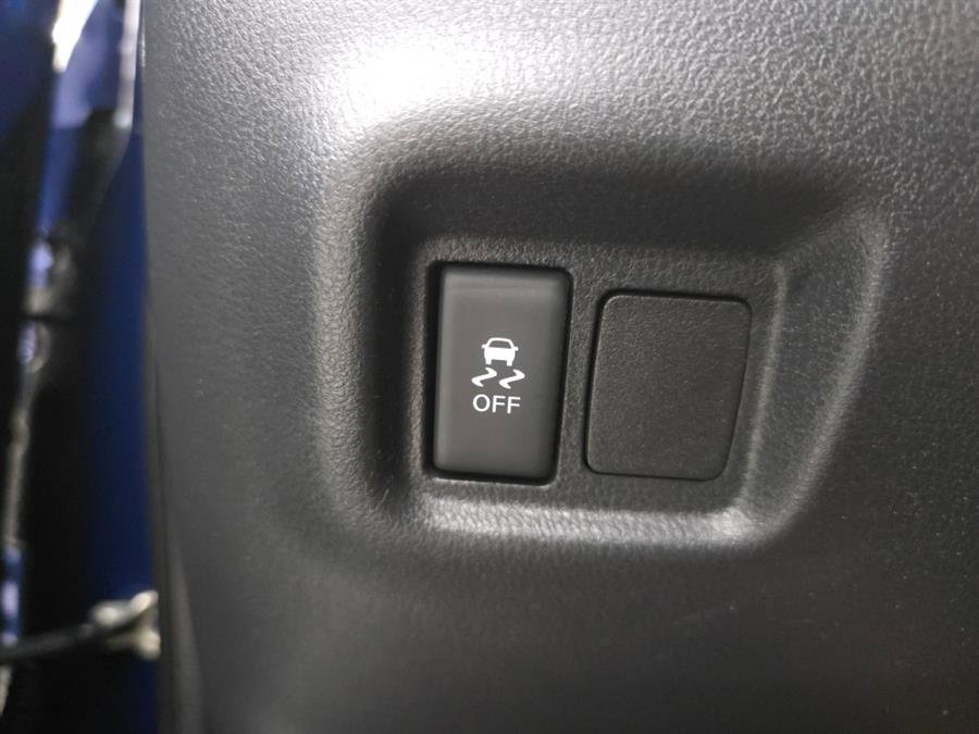 Used 2018 Nissan Versa SV w/ SV Special Edition image 24