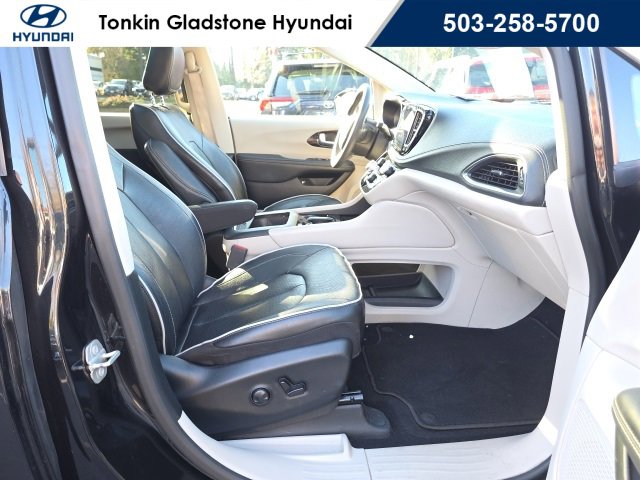 Used 2023 Chrysler Pacifica Limited image 24