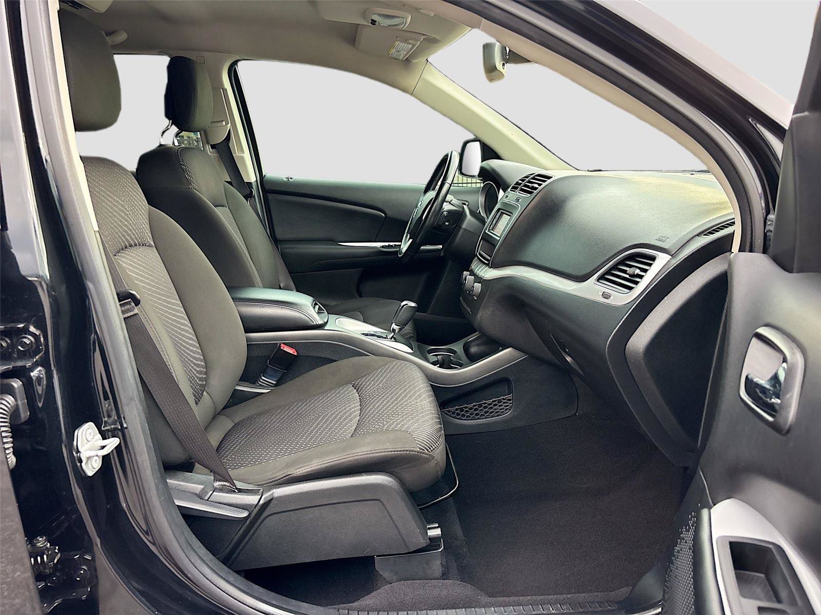 Used 2020 Dodge Journey SE w/ SE Popular Equipment Group FWD image 31
