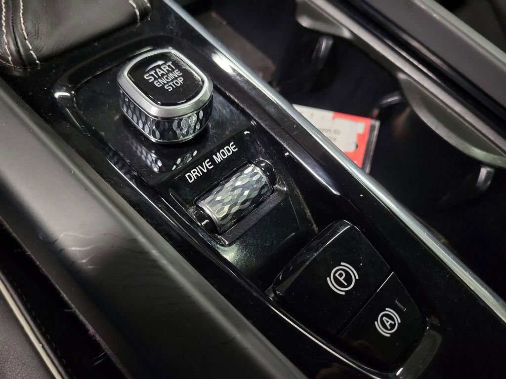 Used 2019 Volvo XC60 T5 R-Design image 17