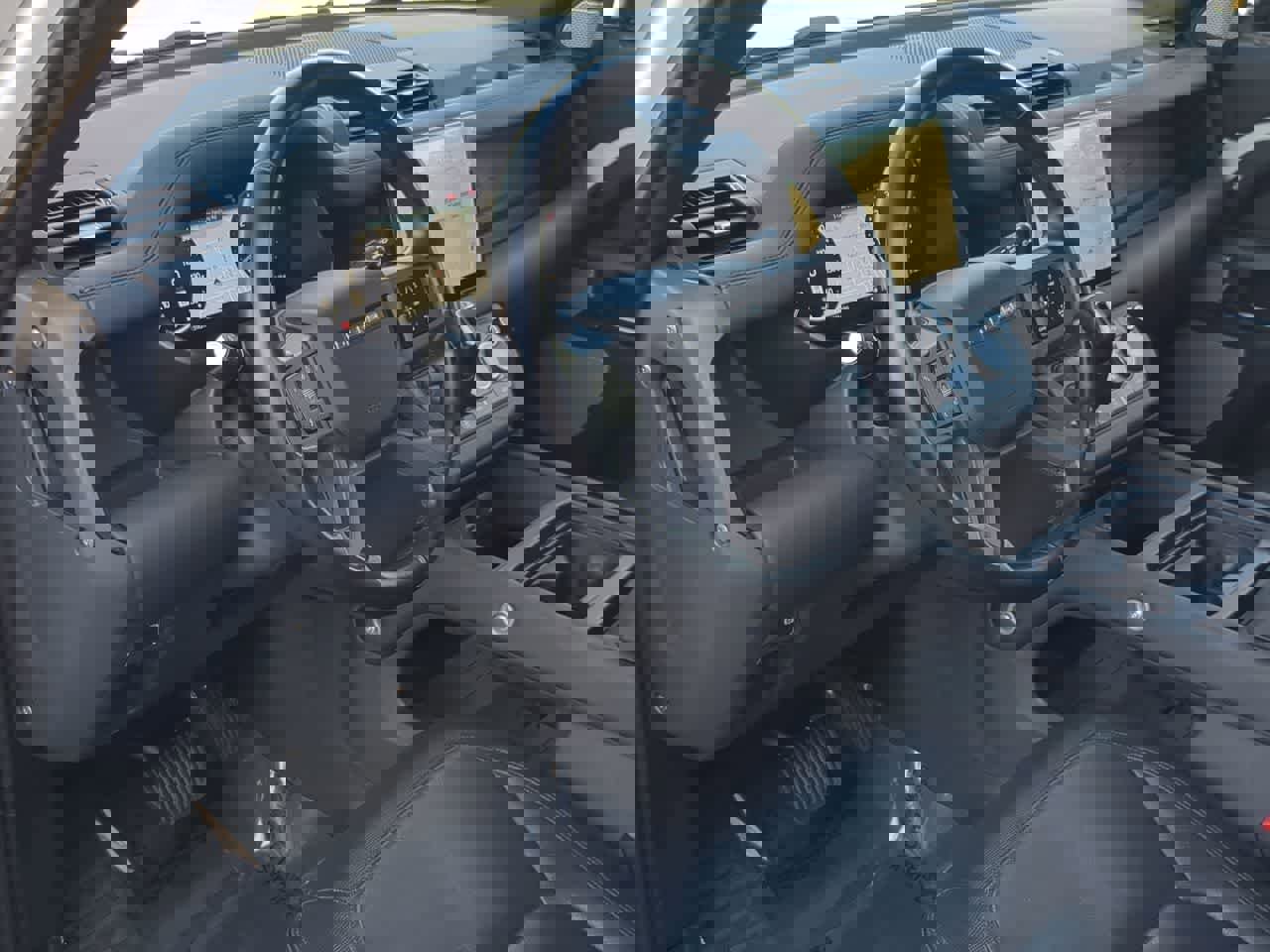 Used 2024 Land Rover Defender 130 X-Dynamic SE image 10