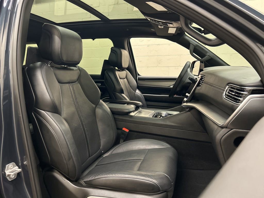 Used 2024 Jeep Wagoneer L Series II w/ Convenience Group I image 14