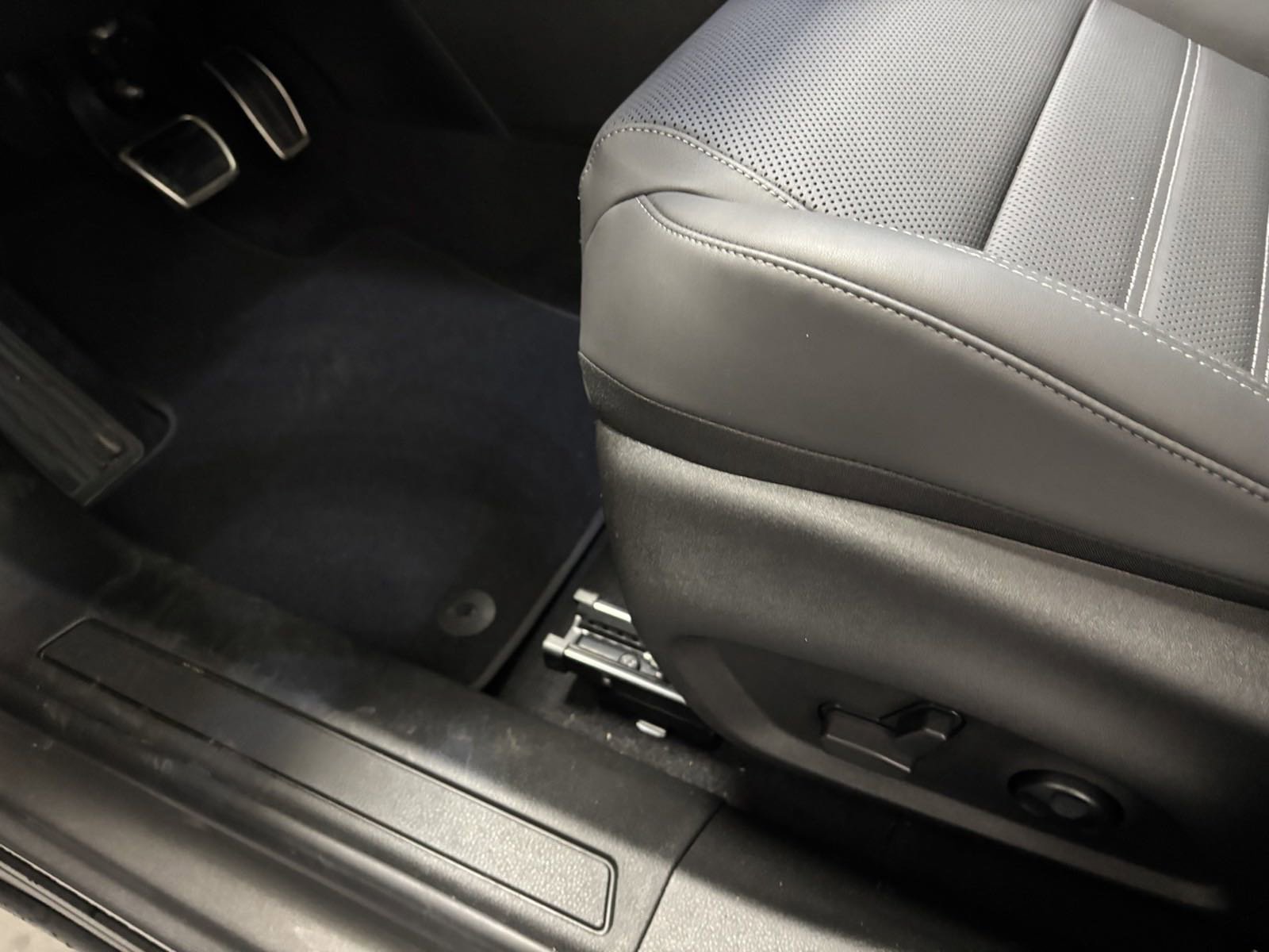 New 2025 Alfa Romeo Tonale w/ Premium Package image 4