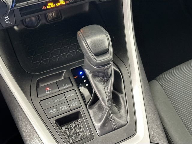 Used 2024 Toyota RAV4 LE AWD/4WD image 14