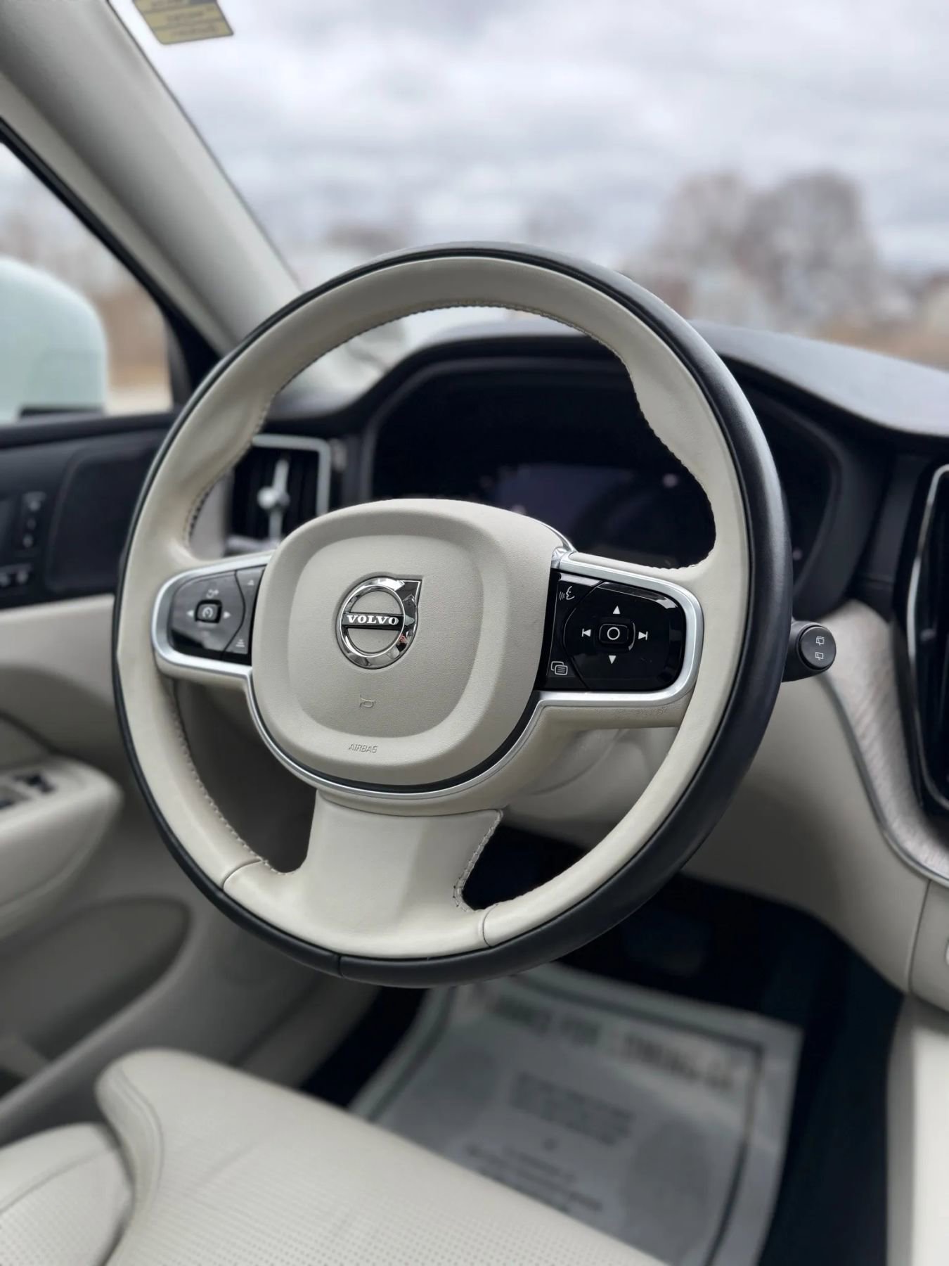 Used 2022 Volvo XC60 T8 Inscription w/ Advanced Package image 25