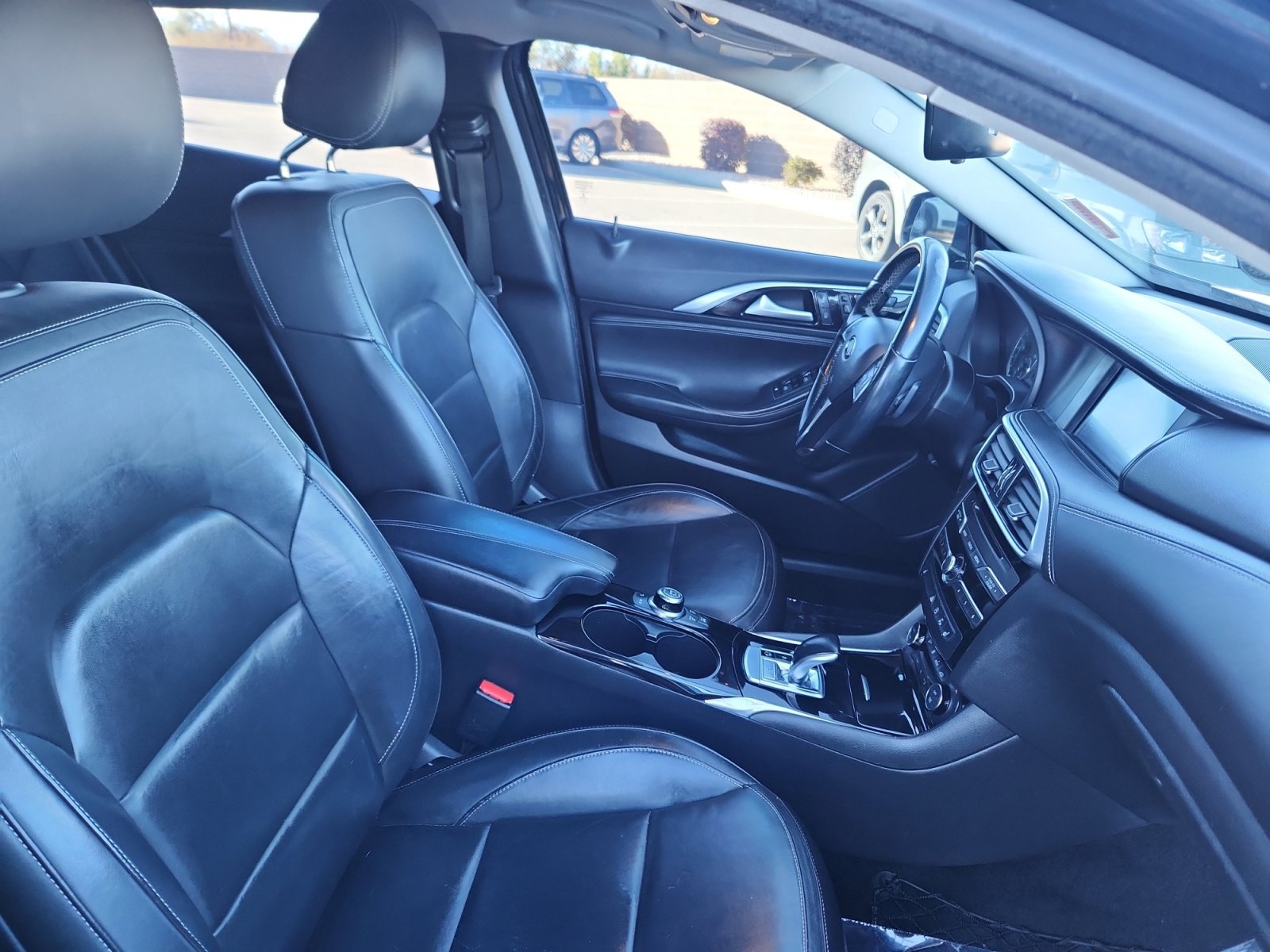 Used 2017 INFINITI QX30 Premium w/ Navigation Package image 20