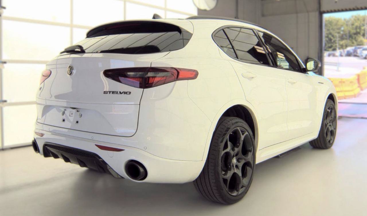 Used 2023 Alfa Romeo Stelvio Estrema AWD/4WD image 2