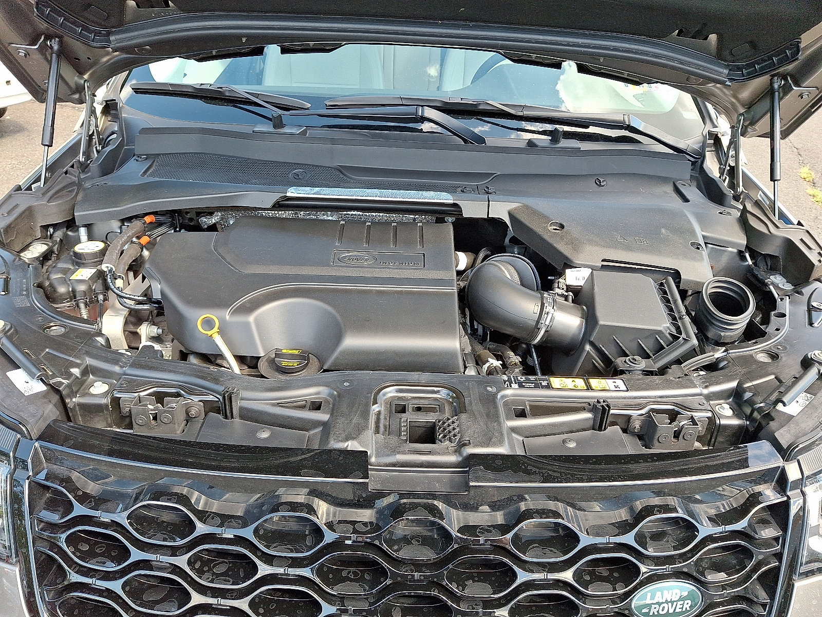 Used 2025 Land Rover Discovery Sport S image 25