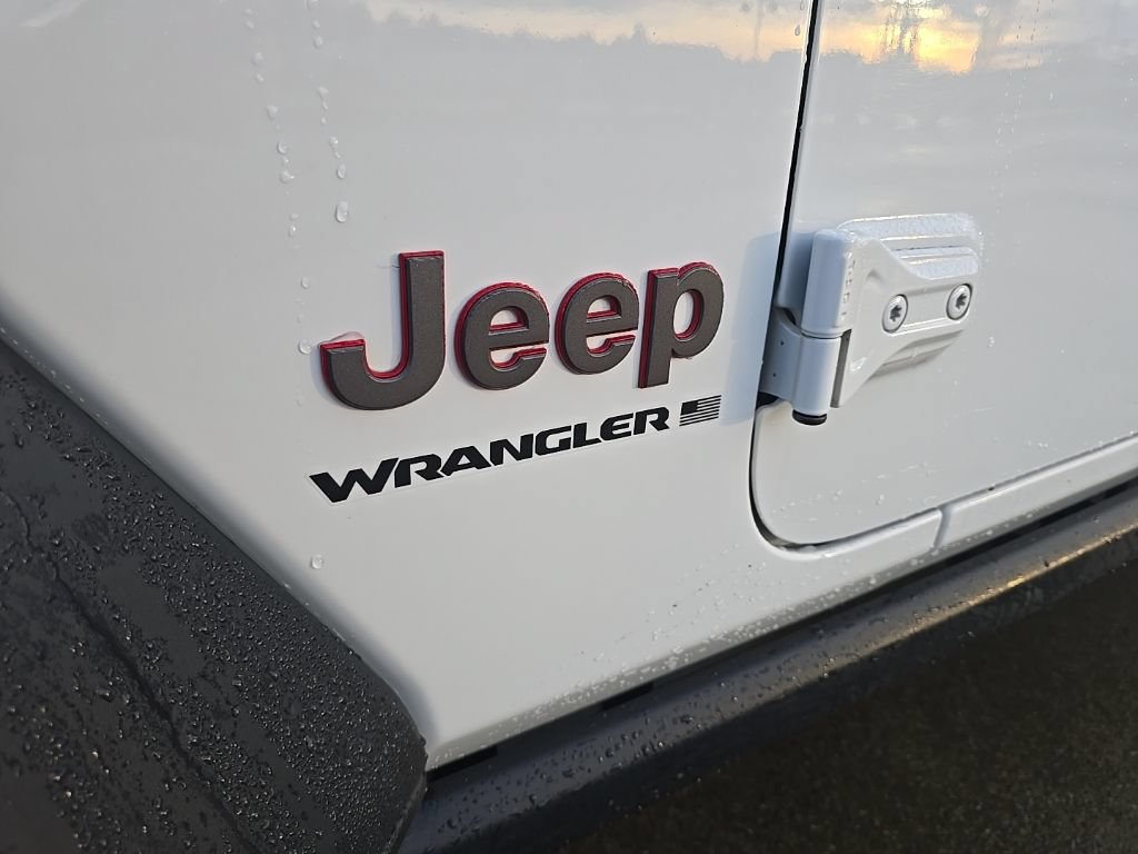 Used 2024 Jeep Wrangler Unlimited Rubicon AWD/4WD image 32