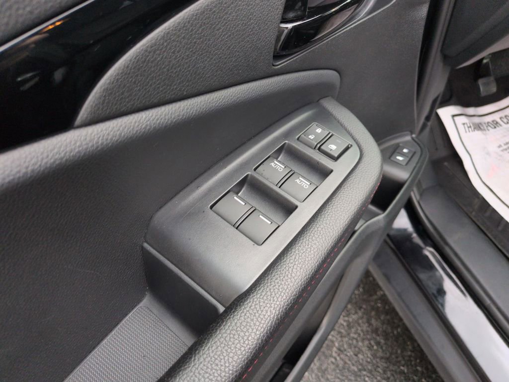 Used 2025 Honda Passport Black Edition image 11